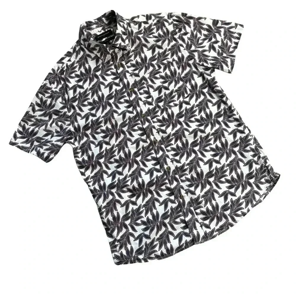 Banana Republic Men’s Button Down Leaf Pattern Slim Fit Shirt (Size M)